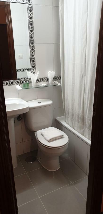Budget Single Room,813054822:JPEG